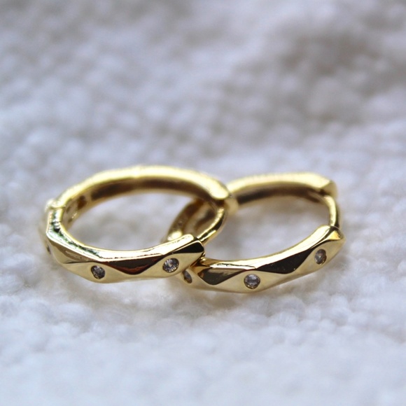 Diamond Shape Edge Hoop Earrings with Simulated Diamond - Picture 7 of 8